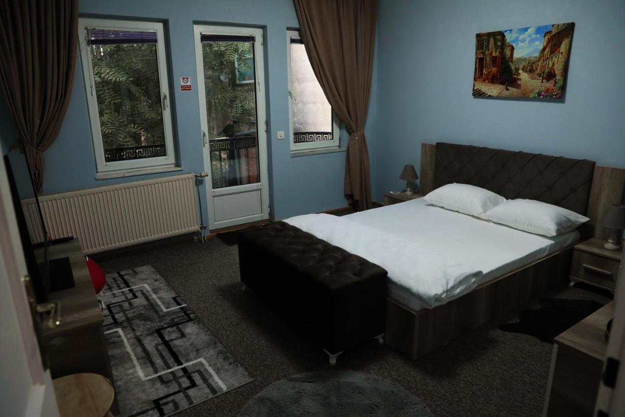City Park Hostel Prishtinë Exterior photo