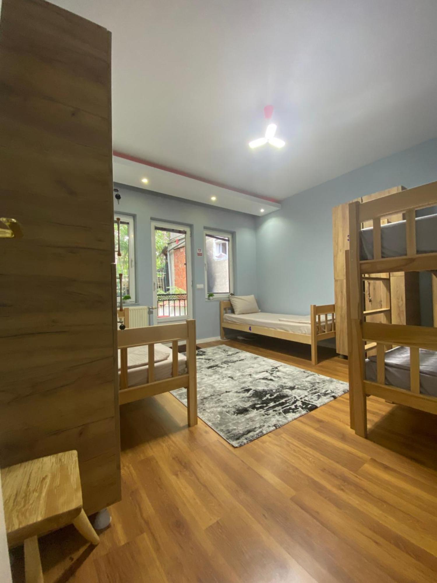 City Park Hostel Prishtinë Exterior photo
